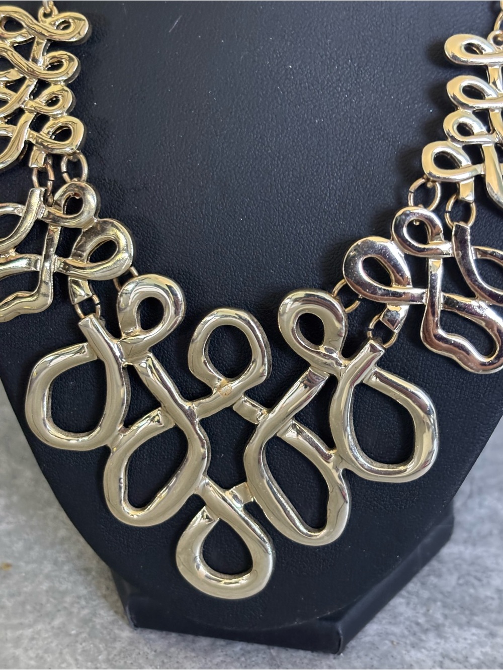 Gold Tone Statement Piece Scrolling Loop-Link Necklace Women Jewelry